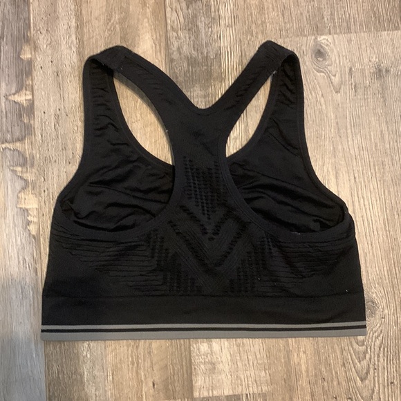COPY - New balance sports bra FREE WITH BUNDLE ❤️ - Picture 2 of 3